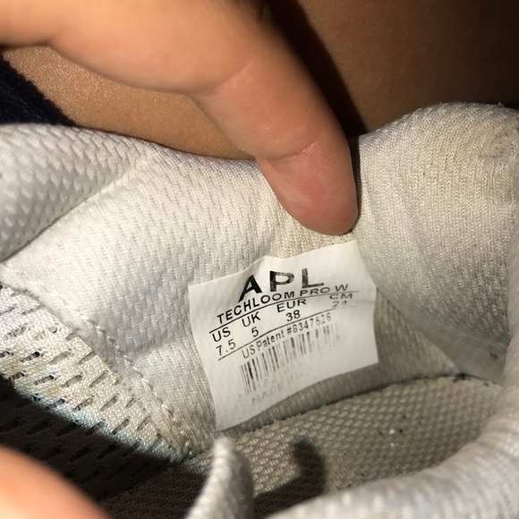 APL women’s shoe - Picture 6 of 6